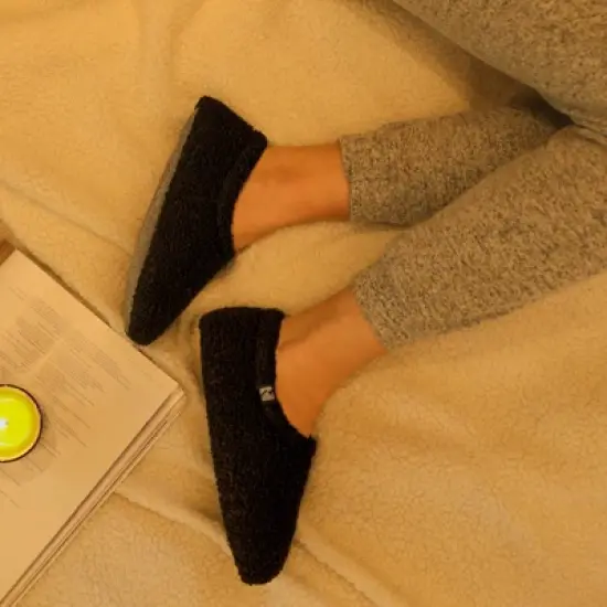 RockDove Women's Teddy Fleece Closed Back Slipper image {1}