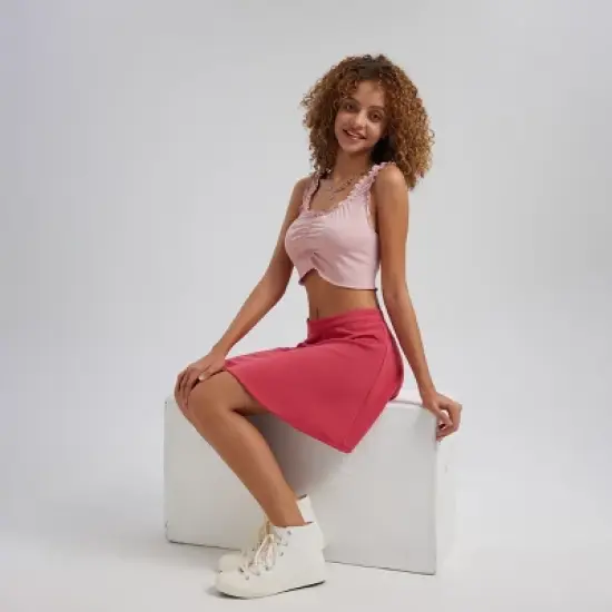 Women's Puckered Scoop Neck Cropped Tank Top image {3}