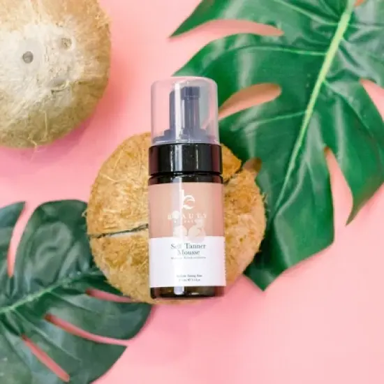 Beauty by Earth Self Tanner Mousse and Application Kit Bundle image {3}