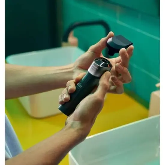 Philips Norelco Series 5000 Wet & Dry Men's Rechargeable Electric Shaver - X5004/84 image {8}