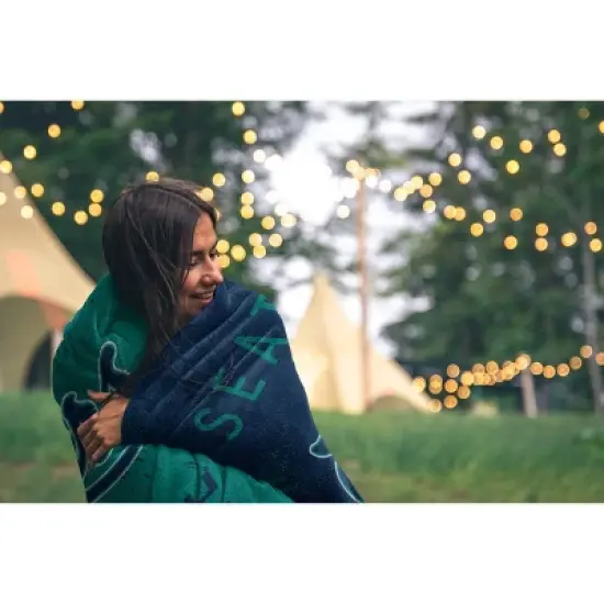 MLB Seattle Mariners Painted Plate Ultra Soft Blanket: Sports Team Logo Throw image {2}