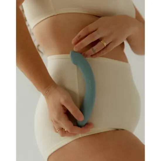 Bloomi Indulge Waterproof Rechargeable Double-Sided Vibrator image {4}