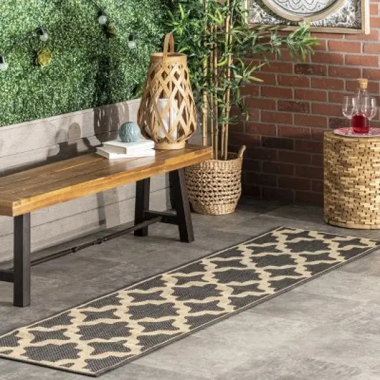 nuLOOM Shiloh Geometric Star Indoor and Outdoor Area Rug image {1}