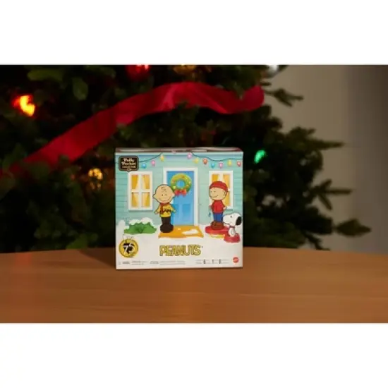 Polly Pocket Micro Dolls and Playset, Collector Peanuts Compact with 7 Accessories image {5}