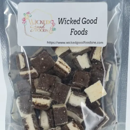 Wicked Good Foods Vanilla or Mint 3 oz Freeze Dried Ice Cream Sandwich Bites - Pack of 2 image {5}