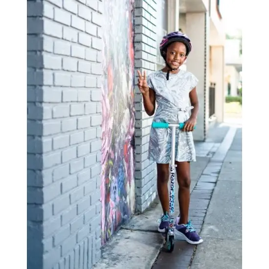 Razor A 2 Wheel Scooter - Synthwave image {7}