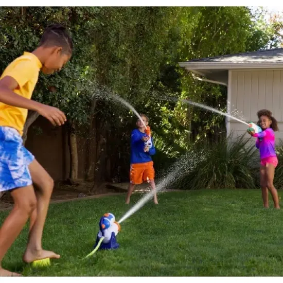 NERF Super Soaker Grab &lsquo;N Go Stomp Soaker by WowWee image {2}