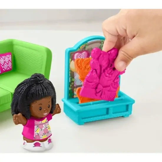Fisher-Price Little People Barbie Musical Patio Party Playset image {4}