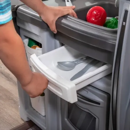 Step2 Grand Walk-in Classic Kitchen & Grill - 118pc image {5}