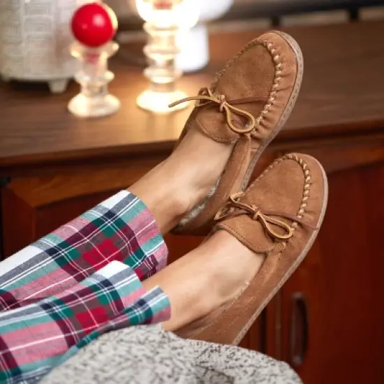 Minnetonka Men's Suede Sheepskin Hardsole Moc Slipper image {5}