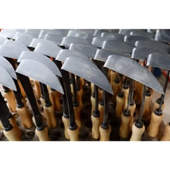 DeWit Korean Right-Hand Hoe &ndash; Versatile Gardening Tool for Digging & Cultivating image {2}