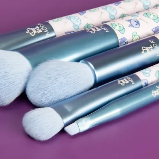 MODA Brush Pretty Paws 5pc Puppy Makeup Brush Kit, Includes Domed Shader, Angle Liner, and Accentuate Makeup Brushes image {4}