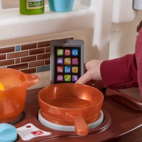 Step2 Fun with Friends Kitchen image {11}