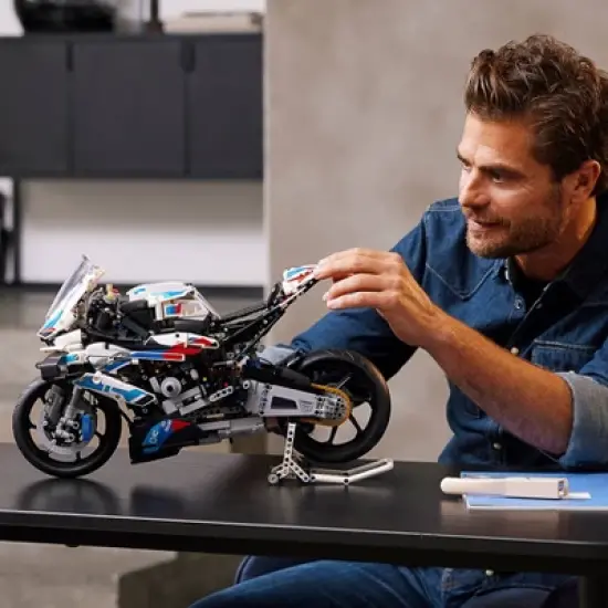 LEGO Technic BMW M 1000 RR Motorcycle Model Kit 42130 image {2}
