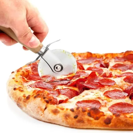 NutriChef 7" Stainless Steel Pizza Cutter Wheel with Finger Guard and Non-Slip Handle NCPI2222 image {7}