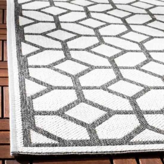 Daria Outdoor Rug - Safavieh image {1}