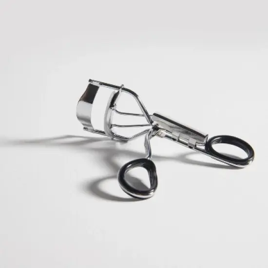 Trim Deluxe Eyelash Curler with Replacement Pad image {3}