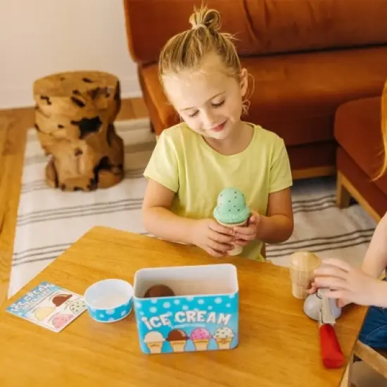 Melissa & Doug Scoop & Serve Ice Cream Set image {6}