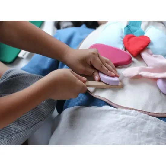 Plan Toys SURGEON PLAY SET image {4}