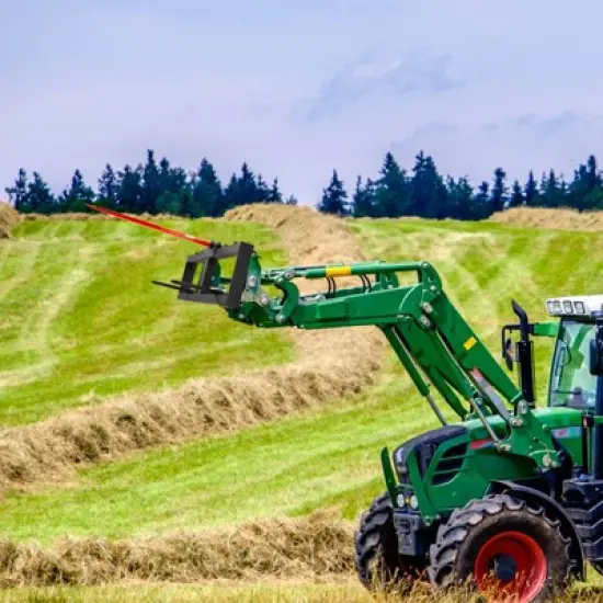 VEVOR 49" Hay Spear, Bale Spears 1600lbs Loading Capacity, Skid Steer Loader Tractor Attachment with 2pcs 17.5" Stabilizer Spears, Black image {1}