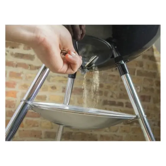 Weber 18" Original Kettle Charcoal Grill 441001 Black image {1}