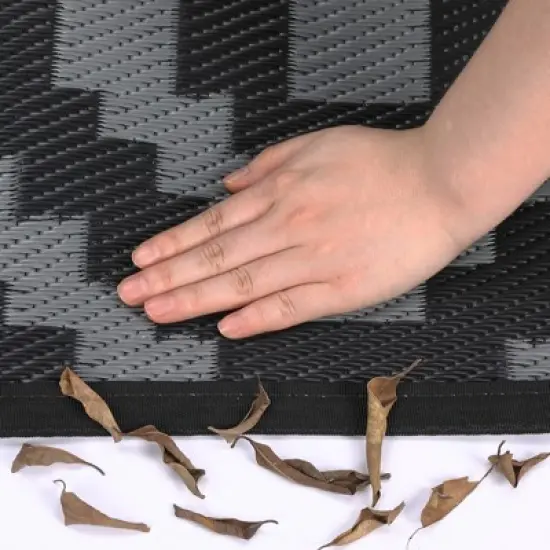 Washable Outdoor Rug with Classic Checked Pattern image {5}