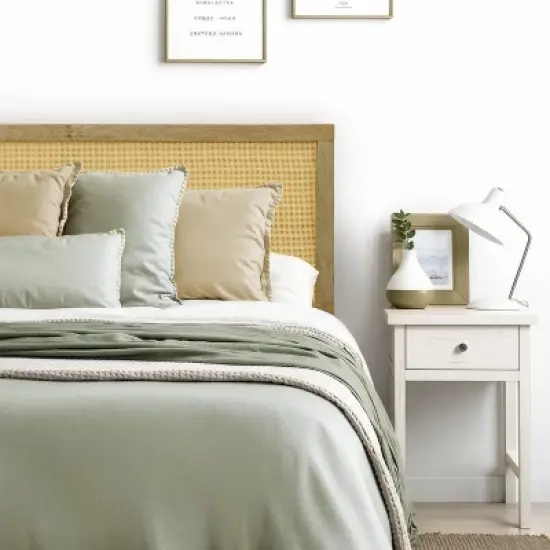 LuxenHome Natural Finish Rubberwood with Rattan Panel Headboard, Queen Brown image {4}