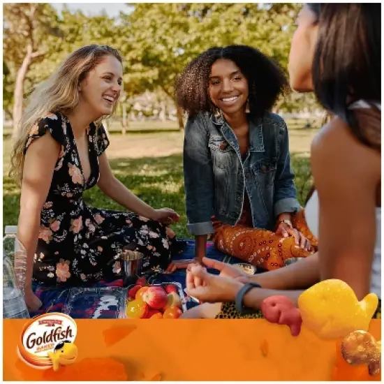 Goldfish Crackers Big Smiles Variety Pack with Cheddar, Colors and Pretzels Snack Packs - 29oz/30ct image {4}