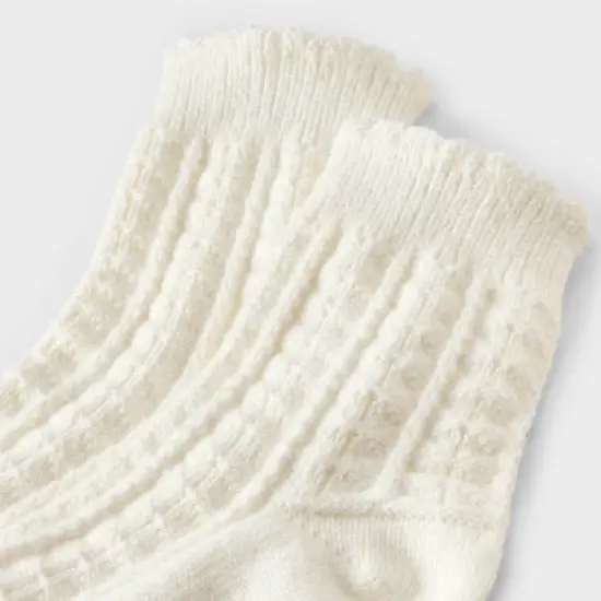 Women's Scalloped Edge Pointelle Super Soft Short Crew Boot Socks - Auden&trade; 4-10 image {2}