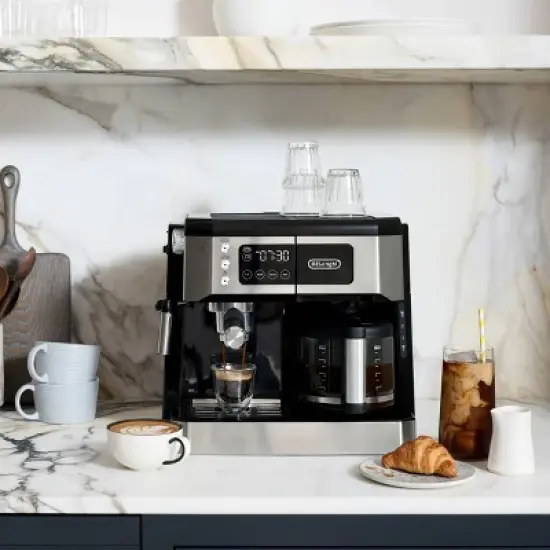 De'Longhi All-In-One Combination Coffee and Espresso Machine COM530M: 10-Cup, 15 Bars, Digital Timer, Black image {2}