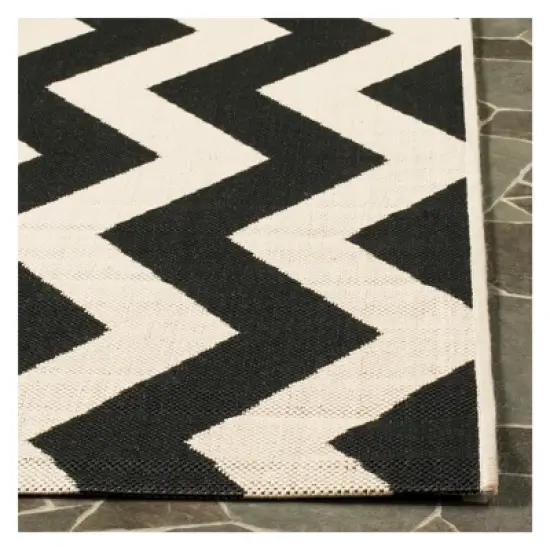 Courtyard Ayden Chevron Outdoor Rug - - Safavieh image {1}