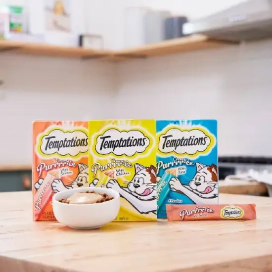 Temptations Creamy Puree with Salmon Lickable Squeezable Adult Cat Treats image {6}