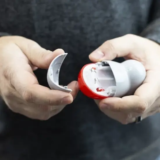 Sunbeam Battery Operated Portable Lint and Fuzz Remover Fabric Shaver with Comfort Handle, Grey image {5}