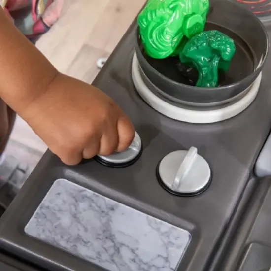 Step2 Grand Walk-in Classic Kitchen & Grill - 118pc image {6}