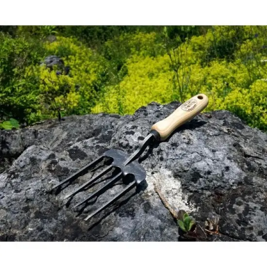 DeWit Twisted Tine Fork &ndash; Extra Strong Hand Tool for Tough Soil image {3}