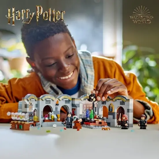 LEGO Harry Potter Hogwarts Castle: Potions Class Building Toy 76431 image {4}