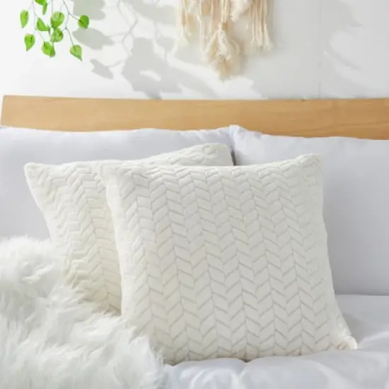 Farmlyn Creek 2 Pack Decorative Zipped Beige Faux Fur Throw Pillow Covers for Couch Sofa, 20x20 In image {2}