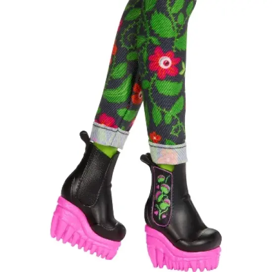 Monster High Fearbook Venus McFlytrap Fashion Doll with Yearbook and Unearthed Club Accessories image {3}