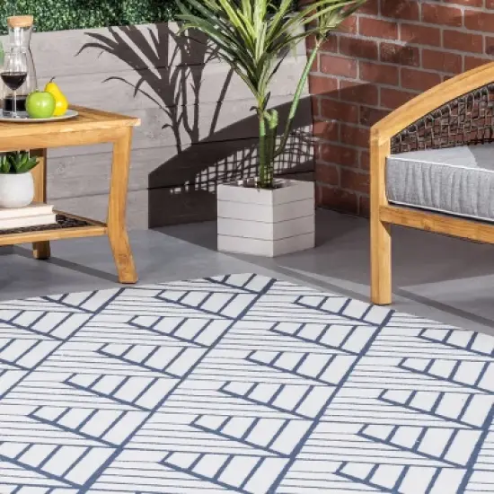 nuLOOM Tiffany Contemporary Diamond Indoor/Outdoor Patio Area Rug image {8}