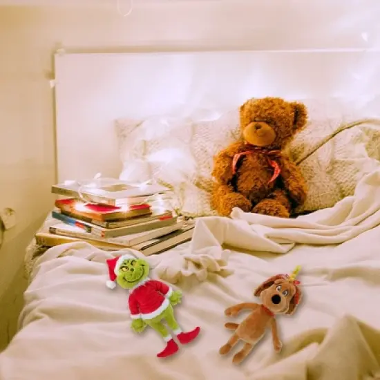 Dr Seuss How the Grinch Stole Christmas Max 17" Plush Figure image {3}