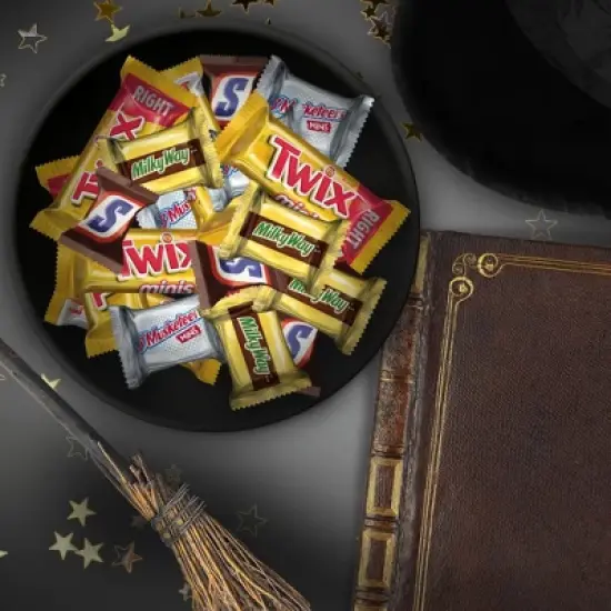 3 Musketeers, Snickers, Milky Way, & Twix, Halloween Candy Variety Pack - 61.85oz/225ct image {3}
