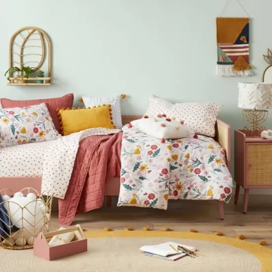 Box Stitch Microfiber Kids' Quilt - Pillowfort&trade; image {5}