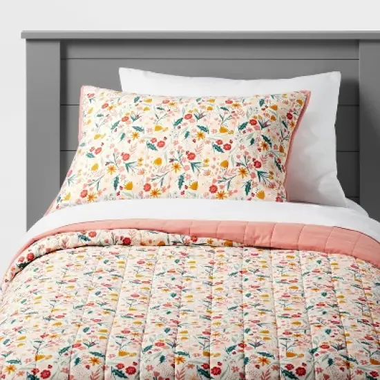 Garden Floral Cotton Kids' Quilt - Pillowfort&trade; image {4}