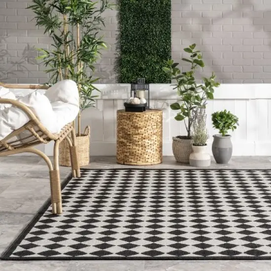 nuLOOM Valery Checkered Indoor/Outdoor Patio Area Rug image {7}