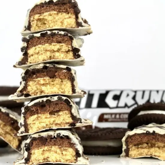 FITCRUNCH Milk & Cookies Protein Bar image {4}