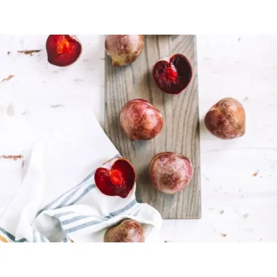 Fresh Plumcots - 1lb image {2}