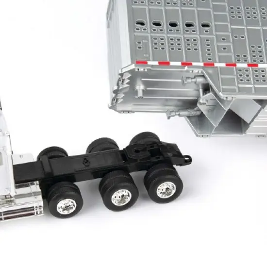 ERTL 1/32 Freightliner 122SD Semi with Livestock Trailer & Cattle 47362 image {2}