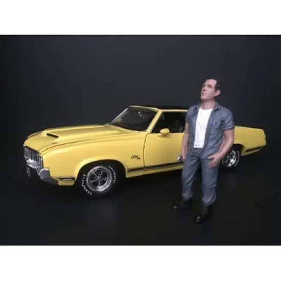 "Hanging Out II" Beto Figurine for 1/18 Scale Models by American Diorama image {1}