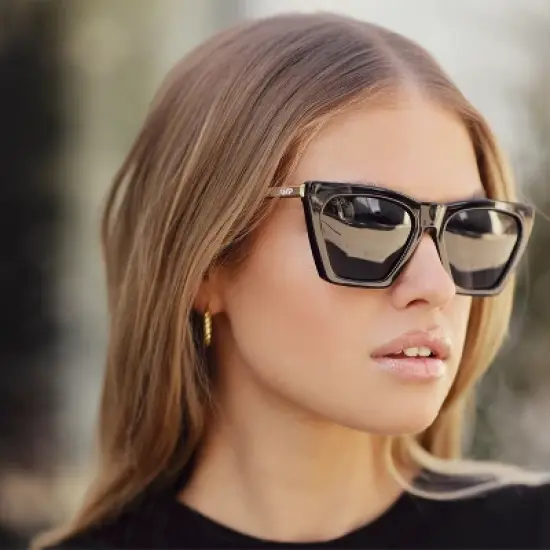 WMP Eyewear Cat Eye Shape Metal Frame Polarized Sunglasses image {2}