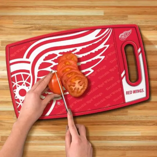 NHL Detroit Red Wings Logo Series Cutting Board image {2}